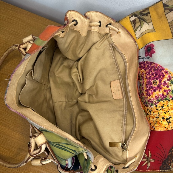 Salvatore Ferragamo
Fiera Printed Nylon Bag - Picture 5 of 7